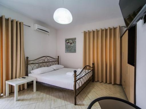 Vironas Hotel Himare Ngoại thất bức ảnh
