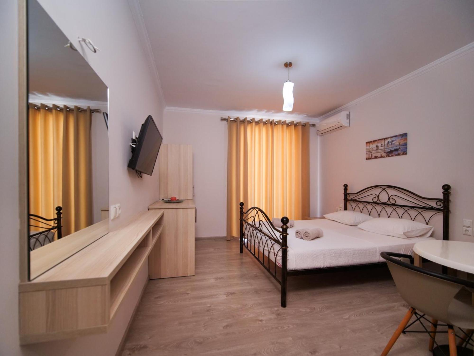 Vironas Hotel Himare Ngoại thất bức ảnh