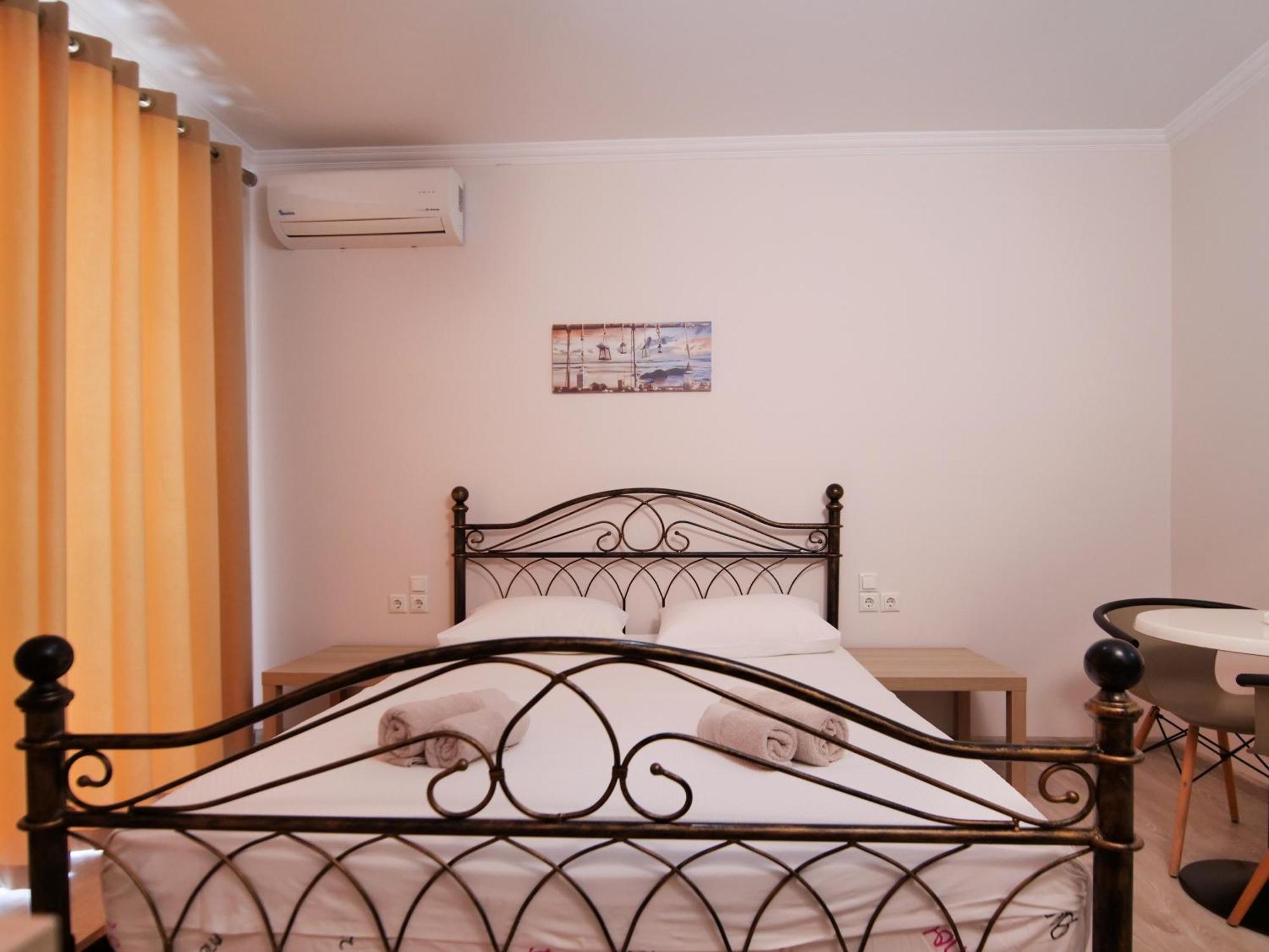 Vironas Hotel Himare Ngoại thất bức ảnh