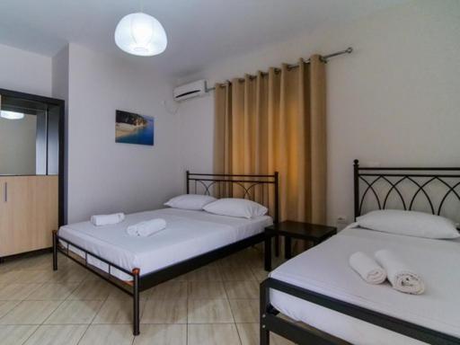 Vironas Hotel Himare Ngoại thất bức ảnh