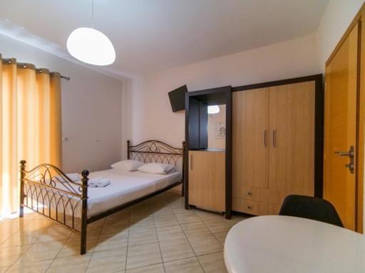 Vironas Hotel Himare Ngoại thất bức ảnh
