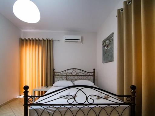 Vironas Hotel Himare Ngoại thất bức ảnh